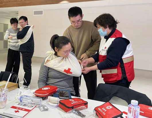 
重庆儿童医院黄牛代挂号电话票贩子号贩子网上预约挂号,住院检查加快,“10分”便捷丨“救”在你身边，外滩新添应急救护“别动队”