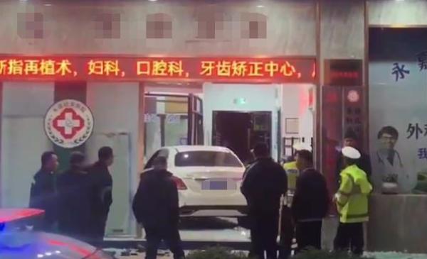 北京积水潭医院黄牛代挂号电话票贩子号贩子网上预约挂号,住院检查加快,温州一轿车撞击大门闯入医院,院方:司机酒驾,非因医患纠纷