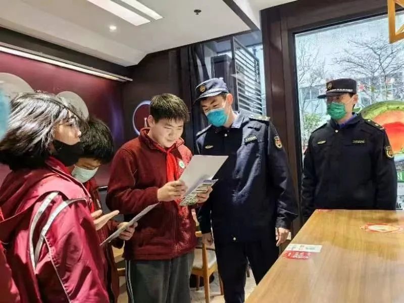 
杭州市人民医院黄牛代挂号电话票贩子号贩子网上预约挂号,住院检查加快,“宜”起学雷锋，少年普法行