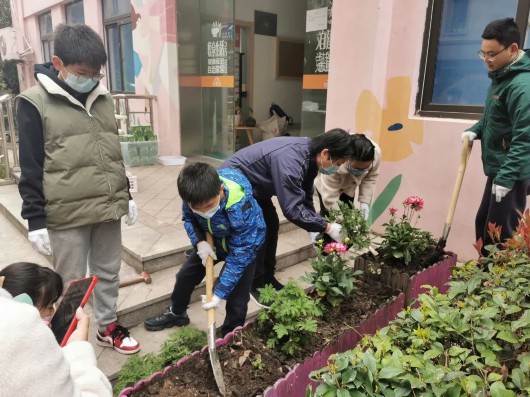 
北京大学第六医院黄牛代挂号电话票贩子号贩子网上预约挂号,住院检查加快,小花园让社区“靓”起来！宝山这里开展亲子种植活动