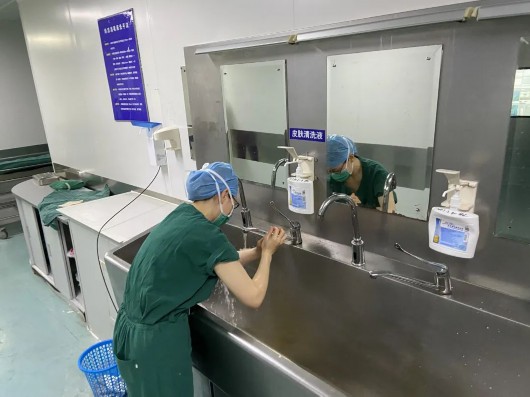 
天津各大医院黄牛代挂号电话票贩子号贩子网上预约挂号,住院检查加快,解密手术室的一天 | 医护手记