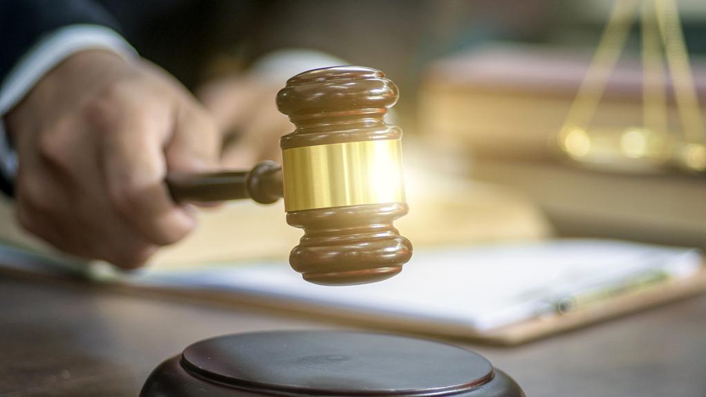
上海仁济医院黄牛代挂号电话票贩子号贩子网上预约挂号,住院检查加快,男子因房产纠纷怀恨在心，砸毁前妻父母坟墓取出骨灰被诉至法庭