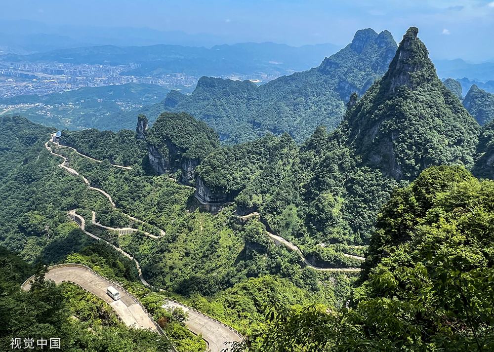 张家界永定区副区长检查天门山等景区安全生产工作