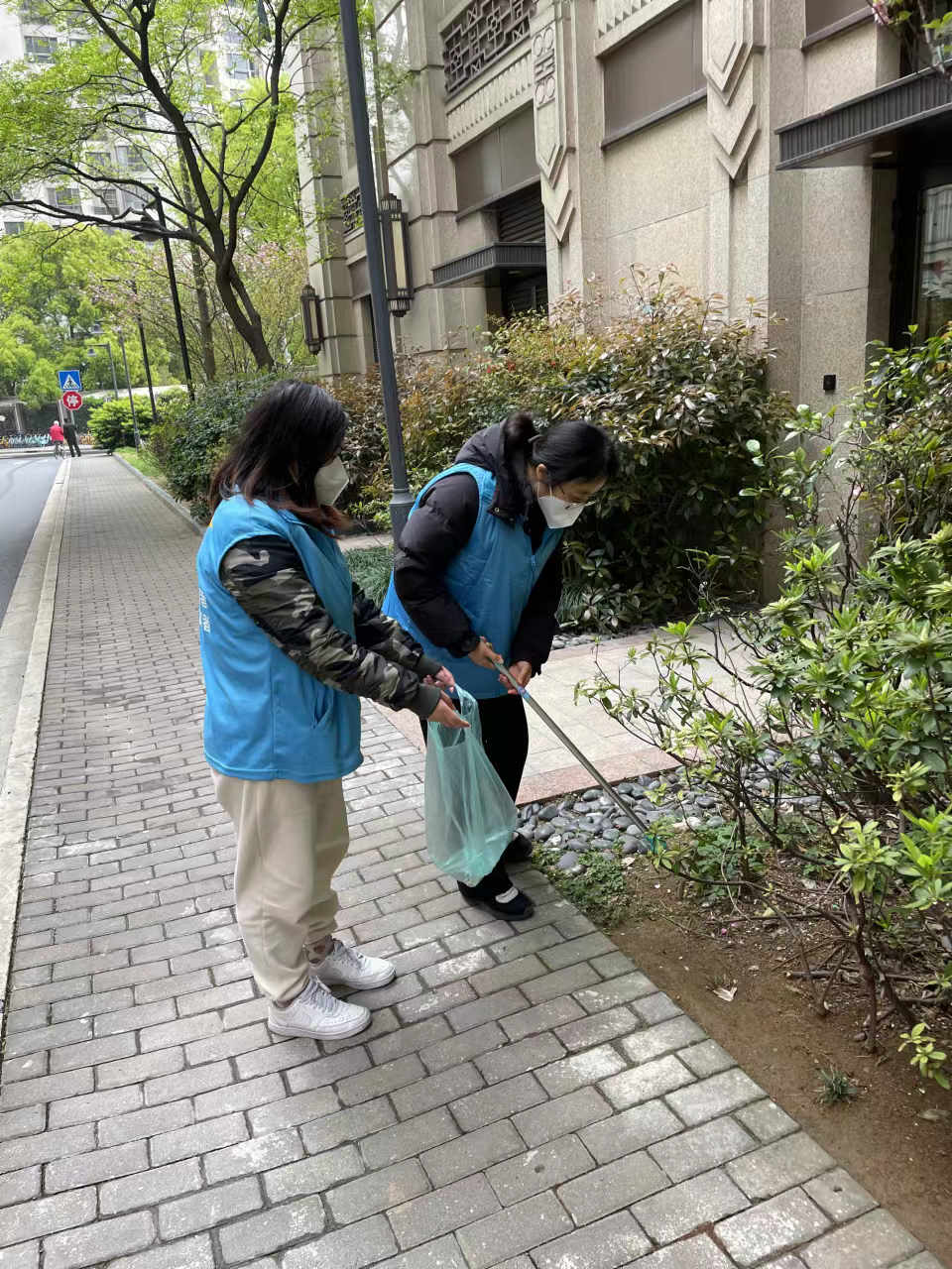 
南京金陵医院黄牛代挂号电话票贩子号贩子网上预约挂号,住院检查加快,创建文明城区 彰显志愿精神——黄浦区社会帮教志愿者积极投身创全工作