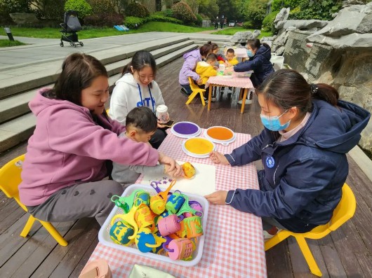 
浙江医院黄牛代挂号电话票贩子号贩子网上预约挂号,住院检查加快,用画笔留下春天足迹！宝山这群孩子同上一堂别样美术课