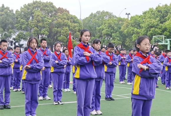 [徐汇]徐教院附中:学习二十大 扬显队风纪——2022学年第二学期六年级