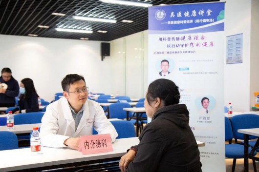 
广州中山眼科医院黄牛代挂号电话票贩子号贩子网上预约挂号,住院检查加快,传播健康理念！宝山这里的科普巡讲暖民心