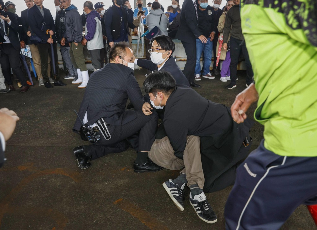 
上海中山医院黄牛代挂号电话票贩子号贩子网上预约挂号,住院检查加快,警方调查向日本首相投“爆炸物”嫌疑人的动机