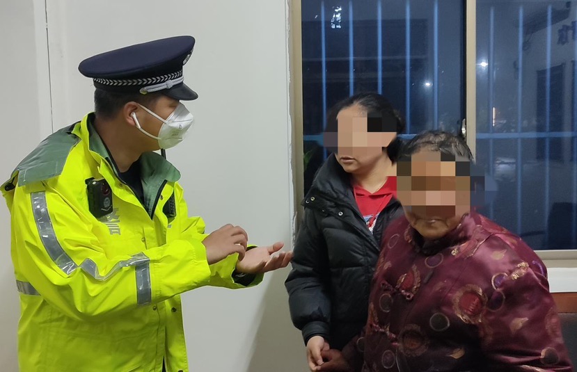 
南京各大医院黄牛代挂号电话票贩子号贩子网上预约挂号,住院检查加快,浙江阿婆步行17公里来沪探亲 不慎迷路又逢下雨 最终……