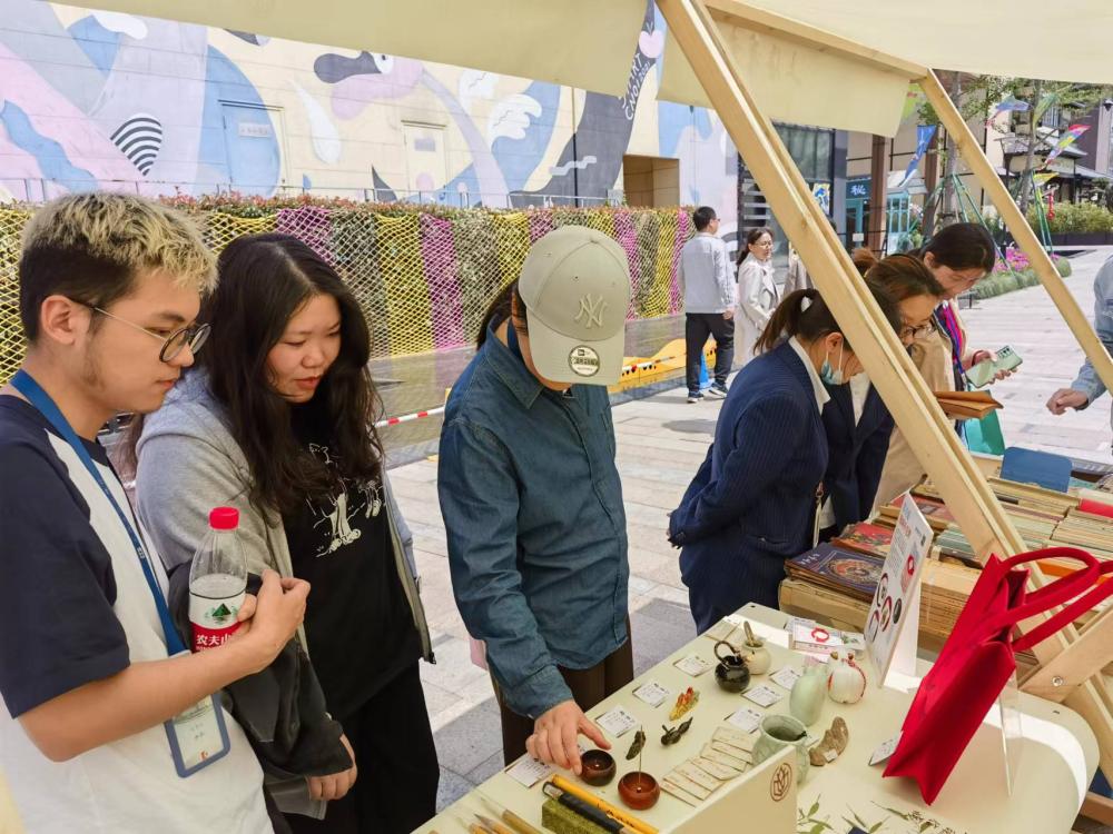 
南京市第一医院黄牛代挂号电话票贩子号贩子网上预约挂号,住院检查加快,练摊、直播、请读者参观工位，做书人拼了，首届“世纪好书节”来了！