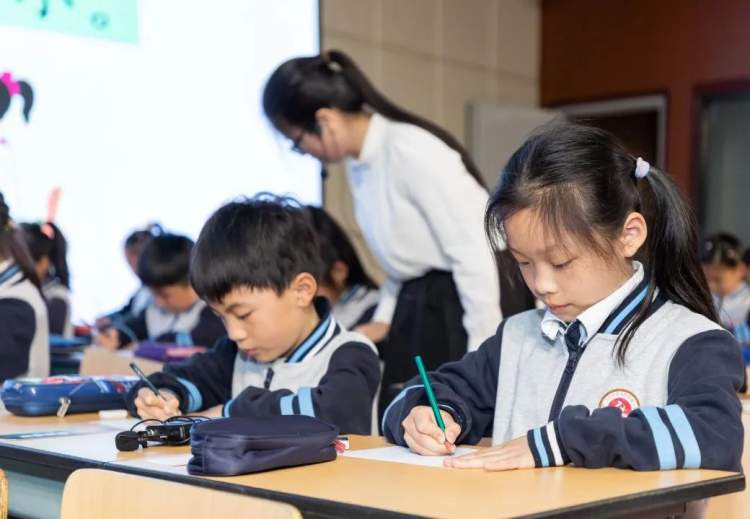 
中山二院黄牛代挂号电话票贩子号贩子网上预约挂号,住院检查加快,传承中华文化 礼赞伟大时代——第十一届“白蕉杯”十六校师生书法邀请赛总结会暨区级写字教研展示活动