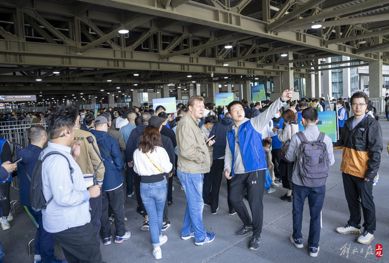 
浙江省肿瘤医院黄牛代挂号电话票贩子号贩子网上预约挂号,住院检查加快,上海车展迎周末大客流，馆方开启两层入馆通道加速观众进场