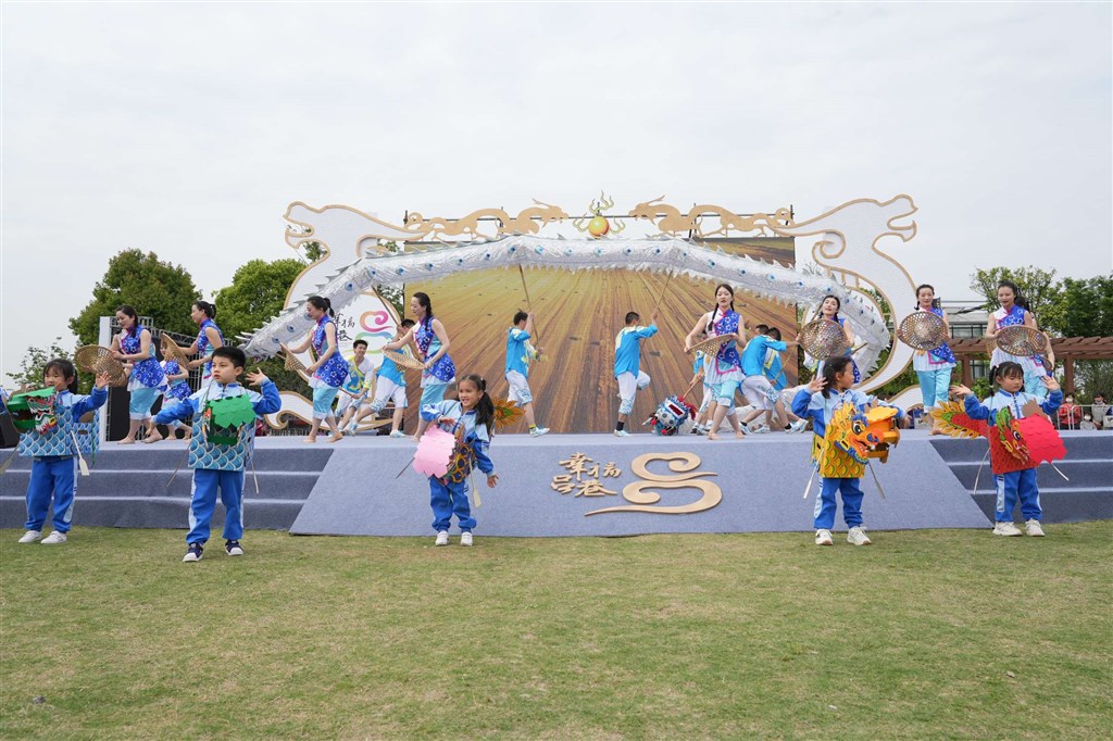 
杭州市人民医院黄牛代挂号电话票贩子号贩子网上预约挂号,住院检查加快,“行走的民俗”就在老百姓身边第二届金山小白龙民俗文化旅游节开幕