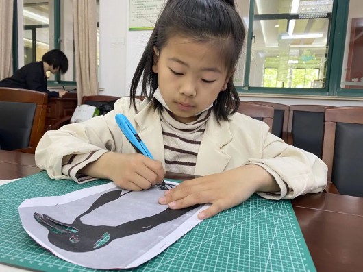 
天津眼科医院黄牛代挂号电话票贩子号贩子网上预约挂号,住院检查加快,朱鹮、信天翁、犀牛……这些珍稀动物在指尖呈现！青村镇开展“保护地球 劳动幸福梦”文明实践志愿服务活动