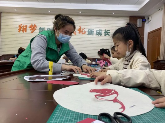 
天津眼科医院黄牛代挂号电话票贩子号贩子网上预约挂号,住院检查加快,朱鹮、信天翁、犀牛……这些珍稀动物在指尖呈现！青村镇开展“保护地球 劳动幸福梦”文明实践志愿服务活动