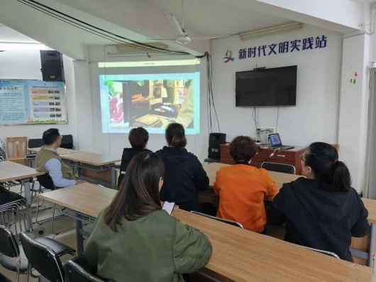 
江苏省中医院黄煌的号黄牛代挂号电话票贩子号贩子网上预约挂号,住院检查加快,助力老年人跨越“数字鸿沟”！宝山这个街道开展“银龄课堂”活动