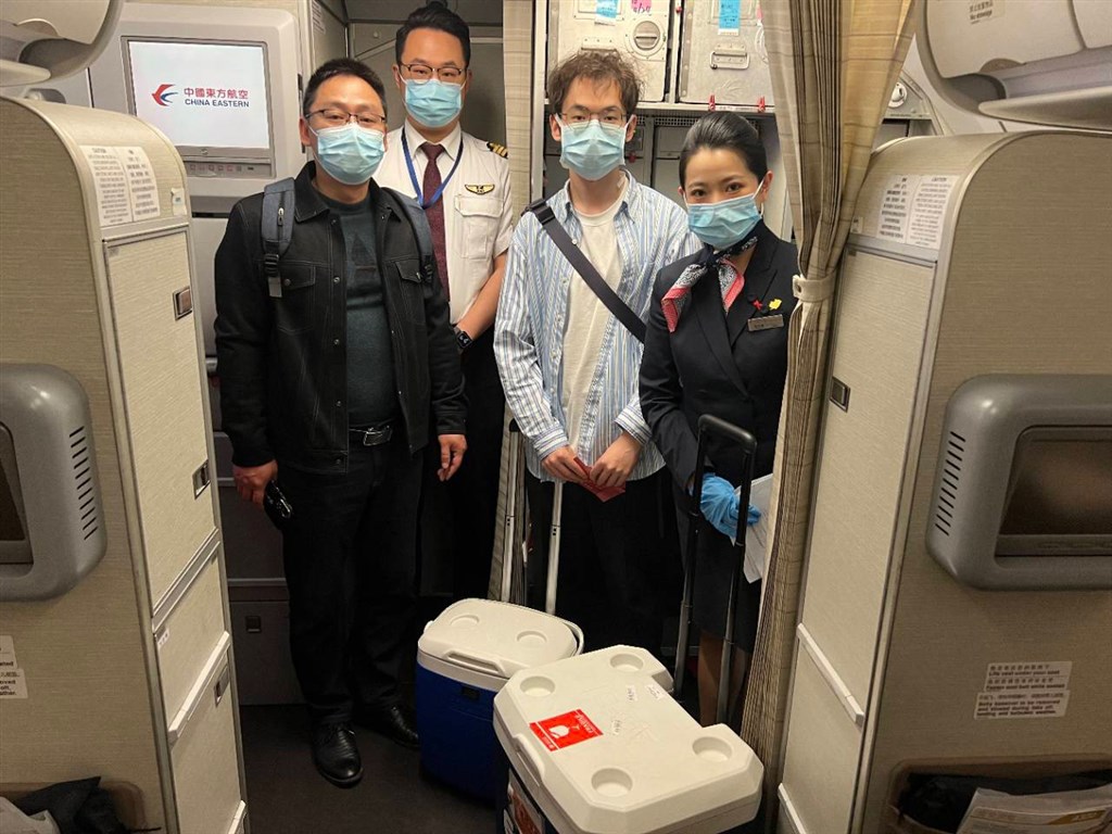 
广东省人民医院黄牛代挂号电话票贩子号贩子网上预约挂号,住院检查加快,又一场争分夺秒的“生命接力”！东航全力保障两例人体捐献器官运输