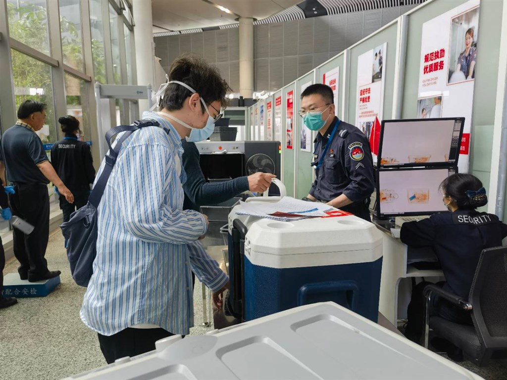 
广东省人民医院黄牛代挂号电话票贩子号贩子网上预约挂号,住院检查加快,又一场争分夺秒的“生命接力”！东航全力保障两例人体捐献器官运输
