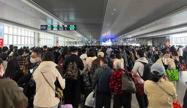 北京阜外医院黄牛代挂号电话票贩子号贩子网上预约挂号,住院检查加快,多图|上海虹桥火车站今日车票售完,记者直击沪上火车站、机场人流现状