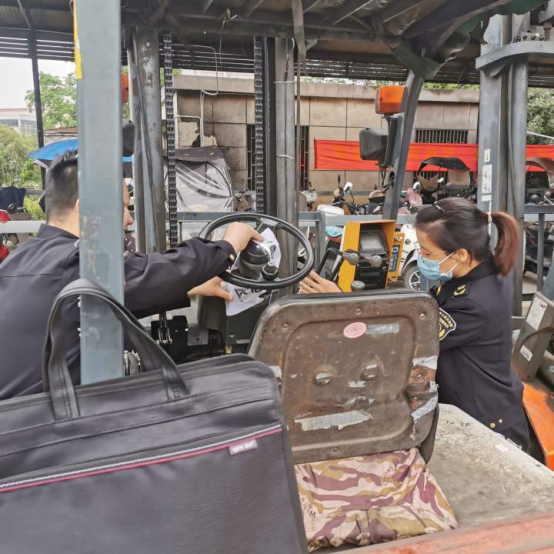 
北京301医院黄牛代挂号电话票贩子号贩子网上预约挂号,住院检查加快,叉车曝光第二期，浙江永康老板千万别忘了做这件事……