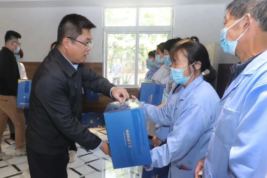 
上海各大医院黄牛代挂号电话票贩子号贩子网上预约挂号,住院检查加快,安全检查守底线 走访慰问送关爱 | 杨浦区领导开展节前安全生产检查并看望慰问基层一线职工