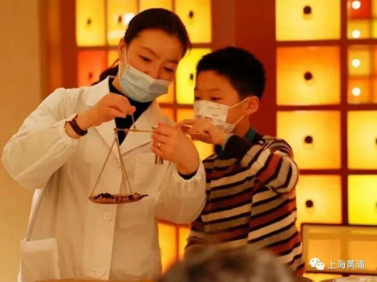 
北京大学第三医院黄牛代挂号电话票贩子号贩子网上预约挂号,住院检查加快,外滩艺博汇丨药香“熏”出“问不倒”