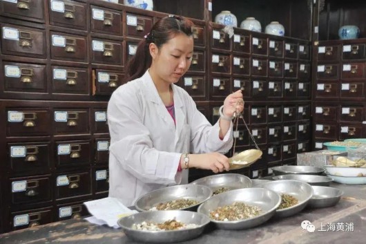 
北京大学第三医院黄牛代挂号电话票贩子号贩子网上预约挂号,住院检查加快,外滩艺博汇丨药香“熏”出“问不倒”