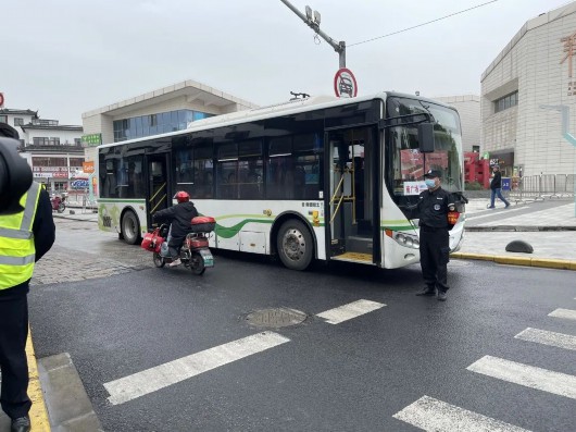 
北京301医院黄牛代挂号电话票贩子号贩子网上预约挂号,住院检查加快,古镇接驳车限时上线，旅游逛吃不再走回头路