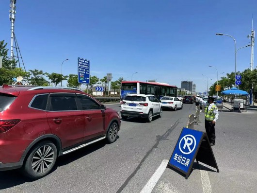
杭州市富阳中医骨伤医院黄牛代挂号电话票贩子号贩子网上预约挂号,住院检查加快,青浦奥特莱斯人气爆棚，销售额创开业17年历史新高