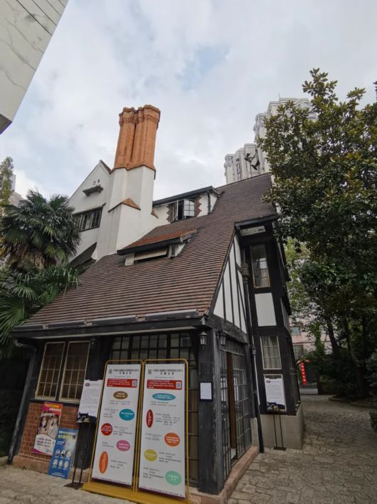 
首都医科大学附属北京妇产医院黄牛代挂号电话票贩子号贩子网上预约挂号,住院检查加快,闹中取静的番禺路，竟有这么多的故事......