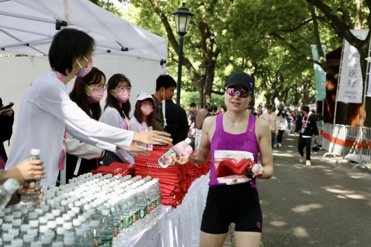 
杭州市富阳中医骨伤医院黄牛代挂号电话票贩子号贩子网上预约挂号,住院检查加快,2023上海女子半程马拉松赛今晨开跑！“女子力”绽放美丽长宁