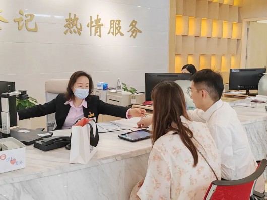 
北京301医院黄牛代挂号电话票贩子号贩子网上预约挂号,住院检查加快,今天，这些新人特意选择来长宁领证！