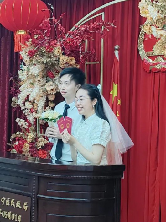 
北京301医院黄牛代挂号电话票贩子号贩子网上预约挂号,住院检查加快,今天，这些新人特意选择来长宁领证！