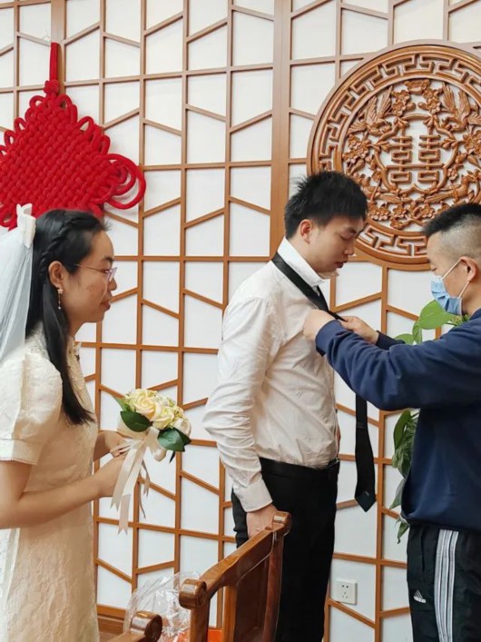 
北京301医院黄牛代挂号电话票贩子号贩子网上预约挂号,住院检查加快,今天，这些新人特意选择来长宁领证！