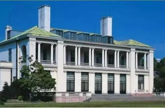 
上海肺科医院黄牛代挂号电话票贩子号贩子网上预约挂号,住院检查加快,这条小马路上的老洋房建筑群，有一座7万余平方米的大花园