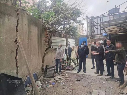 
广东省人民医院黄牛代挂号电话票贩子号贩子网上预约挂号,住院检查加快,多方协调解决居民困扰，宝山这里整治私自搭建违章行为