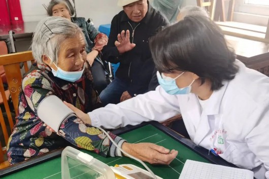 
杭州市妇幼保健院黄牛代挂号电话票贩子号贩子网上预约挂号,住院检查加快,“小老人”结对“老老人”！华新这支百人团队坚持了11年……