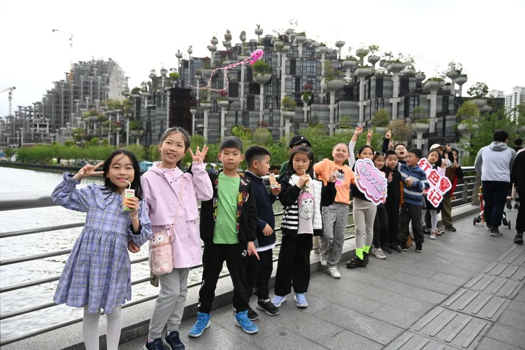 
广州儿童医院黄牛代挂号电话票贩子号贩子网上预约挂号,住院检查加快,当两湾青年遇上萌娃，会擦出怎样的火花