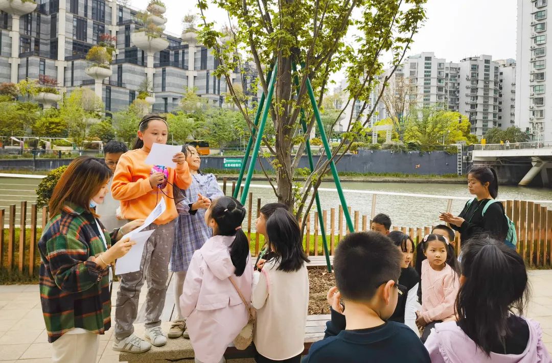 
广州儿童医院黄牛代挂号电话票贩子号贩子网上预约挂号,住院检查加快,当两湾青年遇上萌娃，会擦出怎样的火花