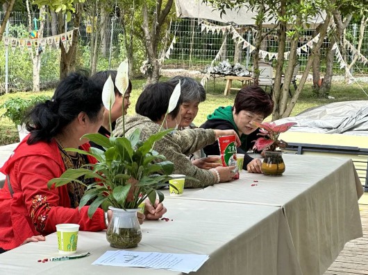 
浙江省同德医院黄牛代挂号电话票贩子号贩子网上预约挂号,住院检查加快,数字赋能，智慧助老！看西渡五宅村如何助力“老宝贝”玩转“数字生活”