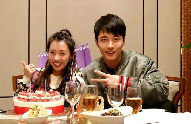 没离婚,洪欣坚决维护张丹峰毕滢,请你们仨继续锁死吧