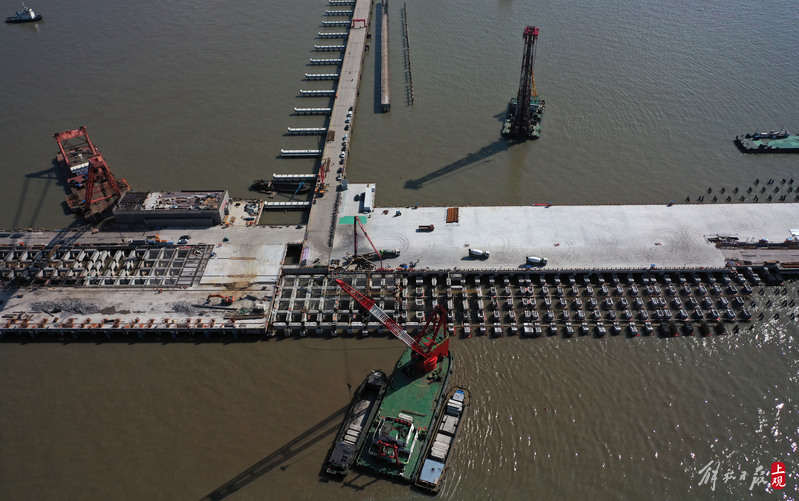 上海港罗泾港区集装箱码头改造一期工程直装码头顺利通车