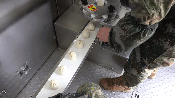 图片说明:面食机器人 央视截图