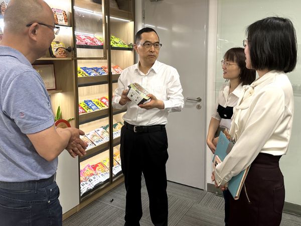 闵行区市场监管局赴上海莫小仙食品股份有限公司开展调研.jpg