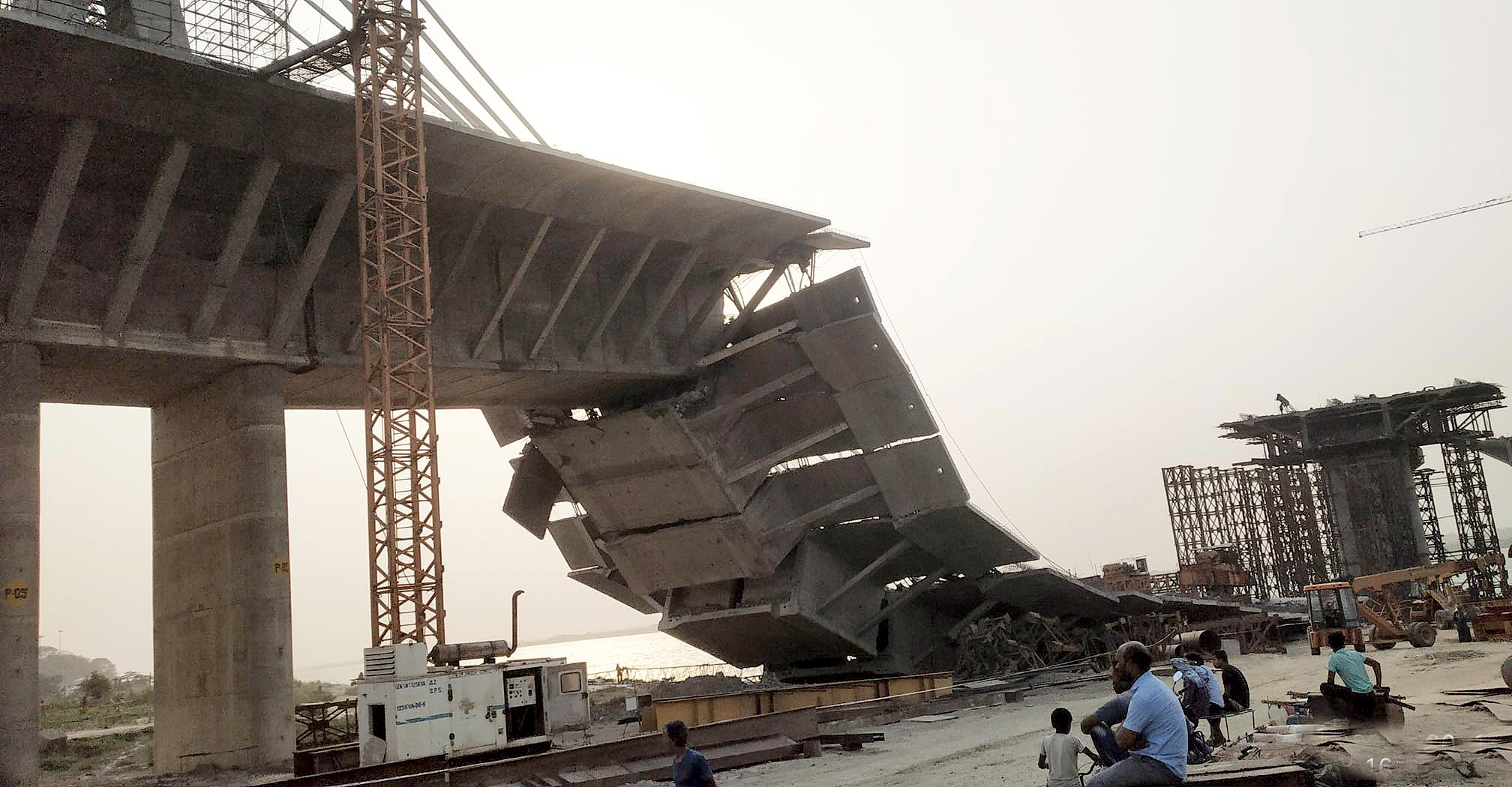 2022年4月30日，印度，在建阿格瓦尼-苏丹甘吉大桥在暴雨的影响下垮塌。