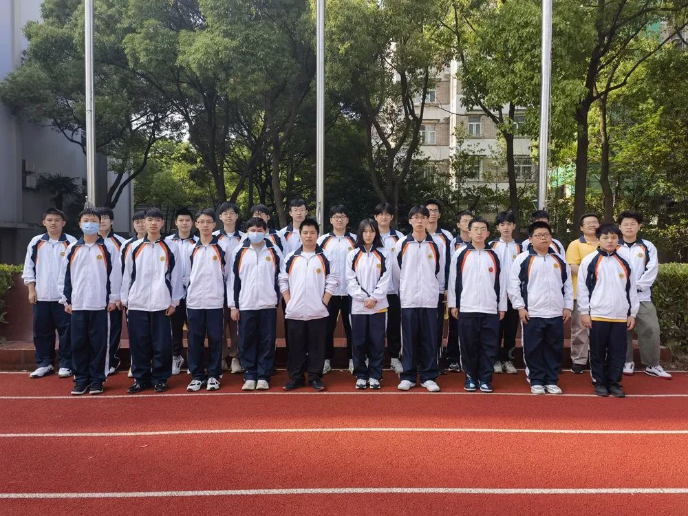 014-高级技工-21级机械制造及自动化班.jpg 图片