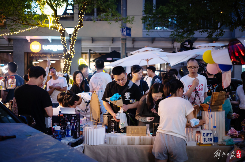 大学路限时步行街开放满月,自带休闲消费的网红马路人气加倍