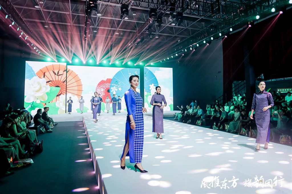 澳门游戏APP下载闵行区举办纺织行业服装设计大赛有获奖作品已经与企业签约投产意向(图1)