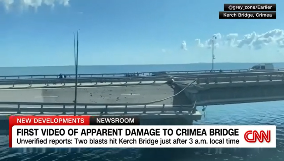 克里米亚大桥受损画面（图：CNN截图）