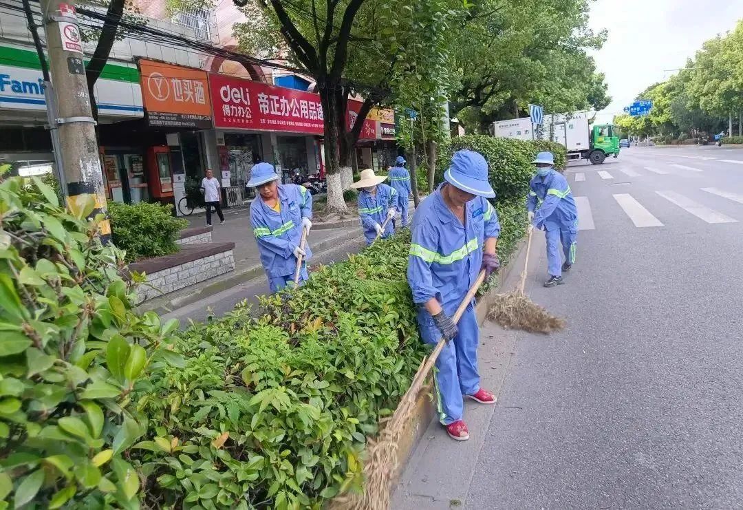 迎接第六届进博会，宝山环卫开展市容环境保障活动